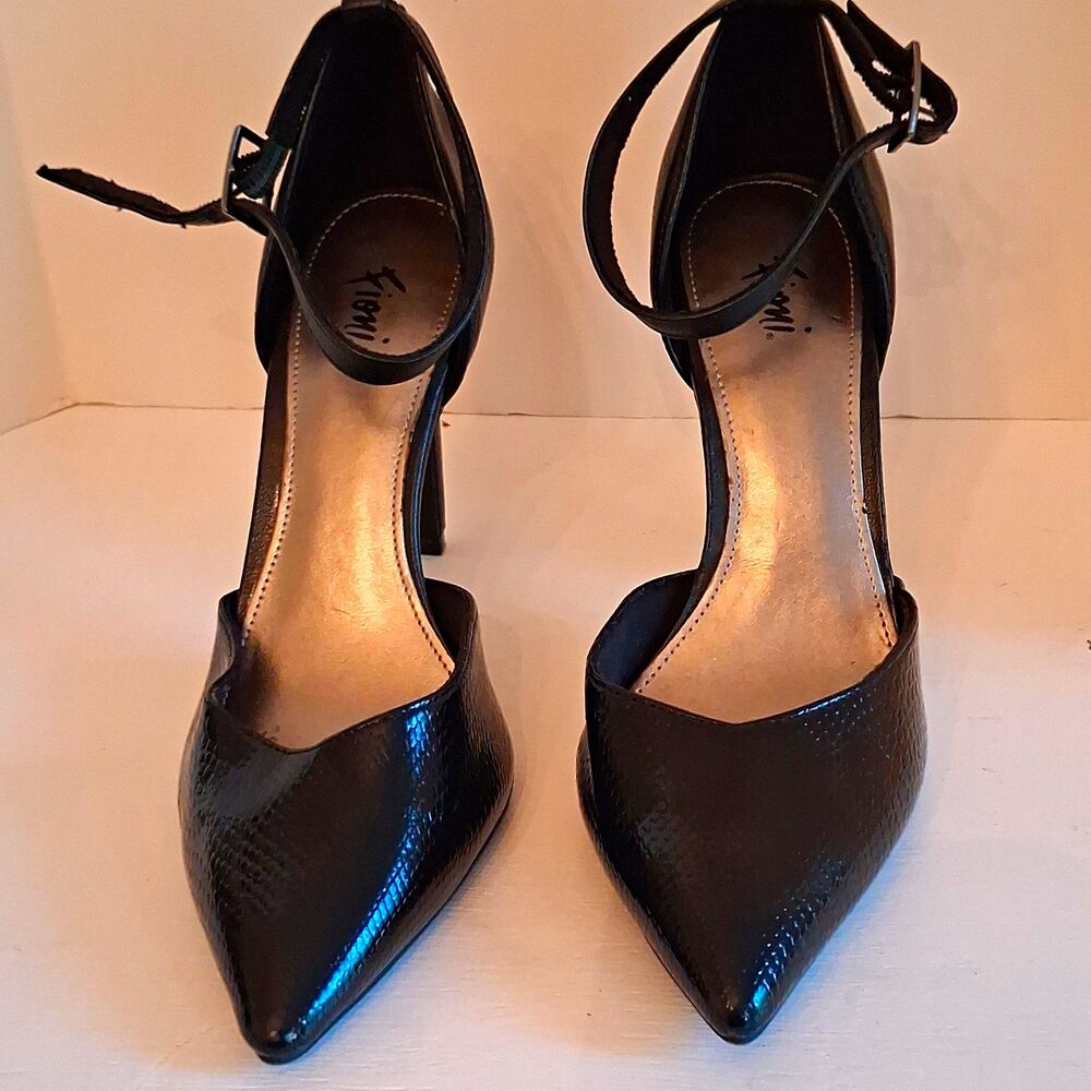 Fioni black pointed toe ankle strap stiletto pumps women's US 6